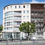 Grand studio avec climatisation, balcon proche gare centre ville