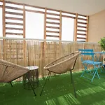 Grand studio avec climatisation, balcon proche gare centre ville